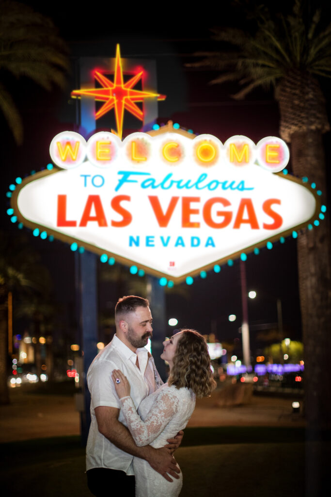 couple in front of Las Vegas Welcome sign